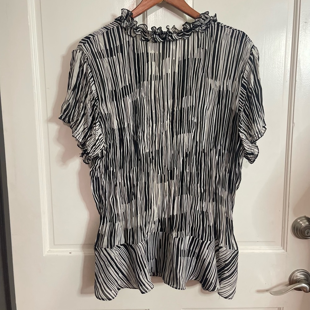 Allison Taylor Women’s Black White Abstract Print Notch Neck Ruffles Blouse - Picture 7 of 8